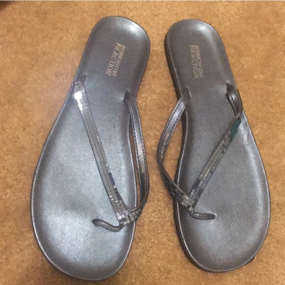 Kenneth Cole blue flip flop